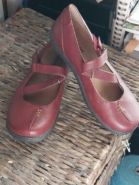 orthaheel Girl's Mary Jane Flats in Burgundy Red